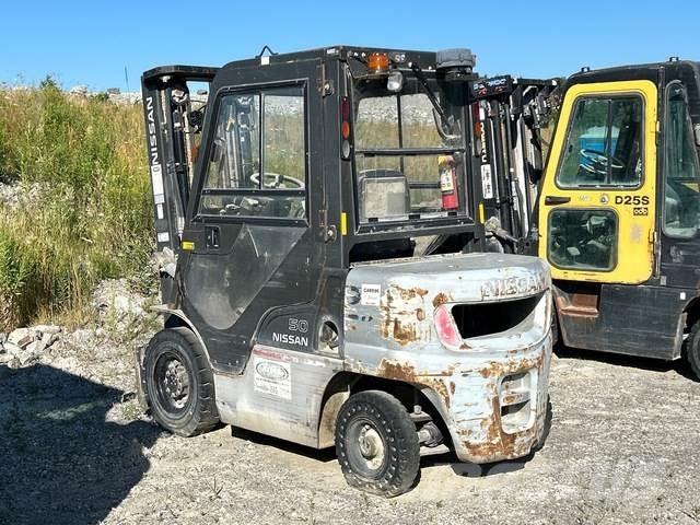 Nissan  Construction - Others