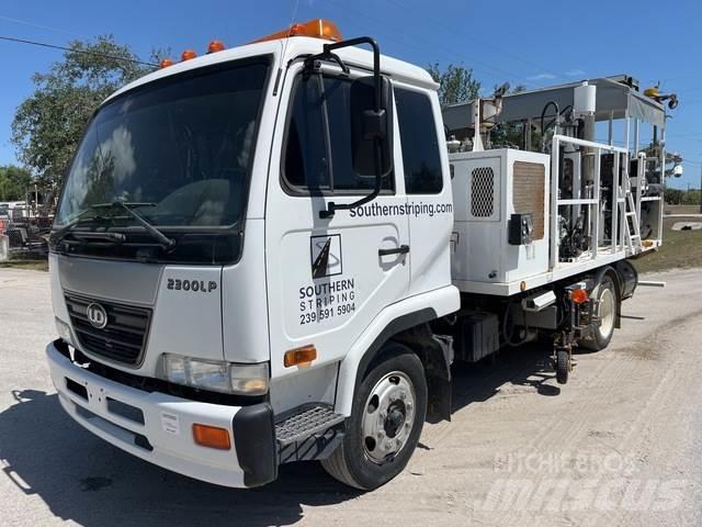 Nissan UD2300 Municipal / general purpose vehicles