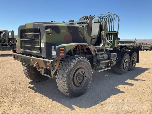 Oshkosh AMK23A1 Box body trucks