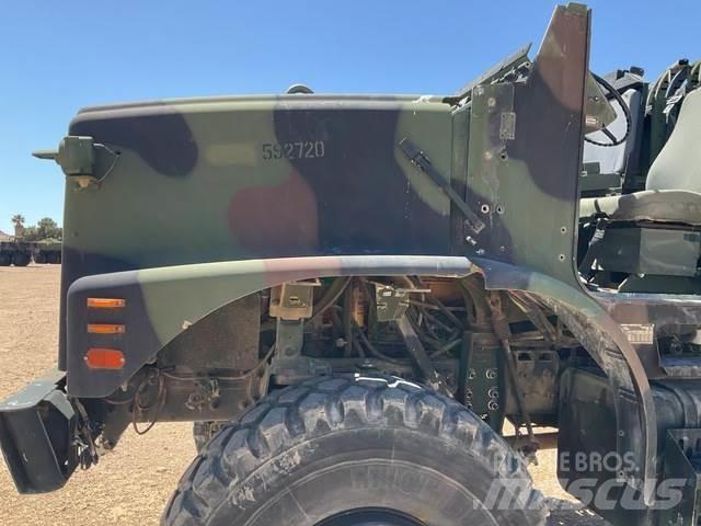 Oshkosh AMK23A1 Box body trucks