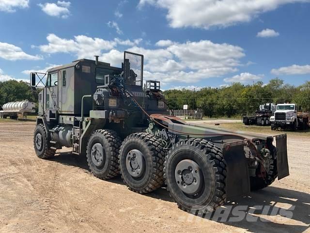 Oshkosh M1070 Recovery vehicles