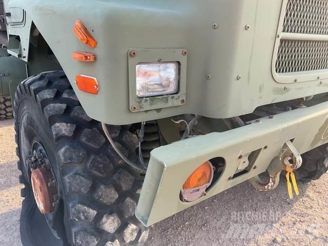Oshkosh MK25 Box body trucks