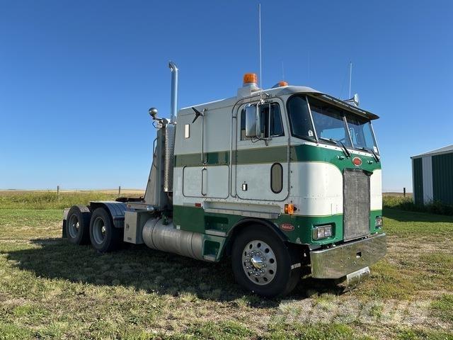 Peterbilt 362 Cabins and interior