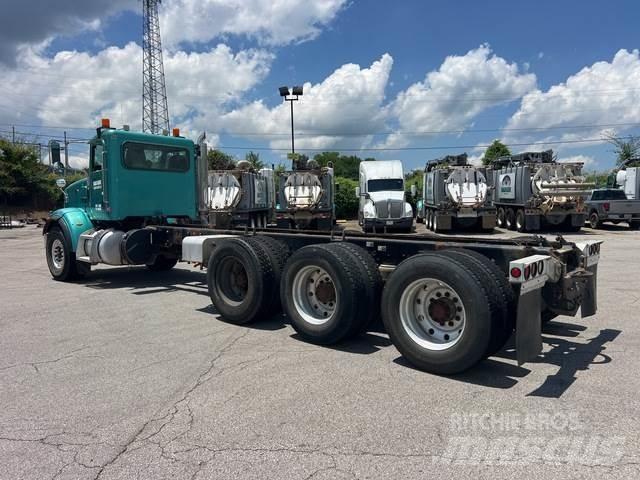 Peterbilt 365 Cabins and interior