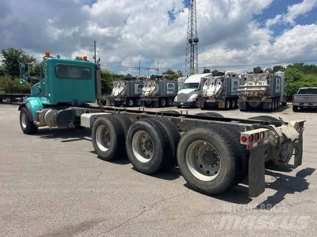 Peterbilt 365 Cabins and interior