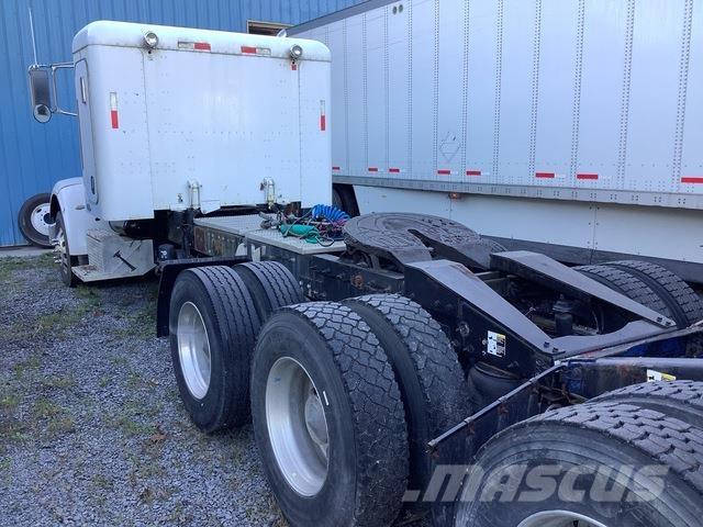 Peterbilt 365 Tractor Units