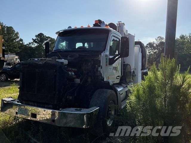 Peterbilt 567 Construction - Others