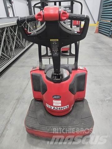 Raymond 8410 Hand pallet truck