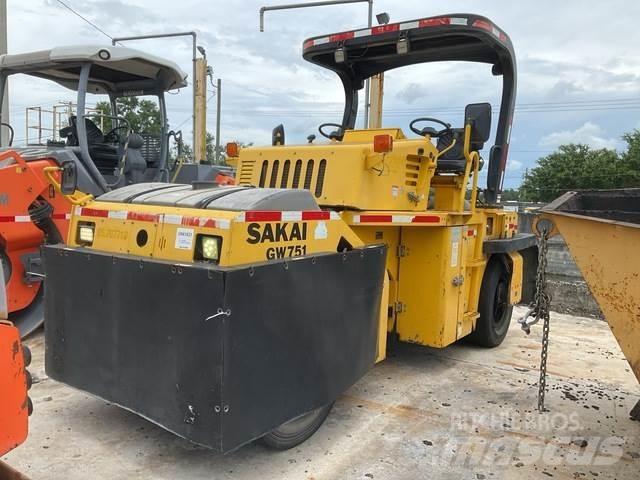 Sakai GW751 Pneumatic tired rollers