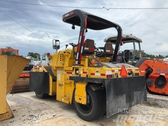 Sakai GW751 Pneumatic tired rollers