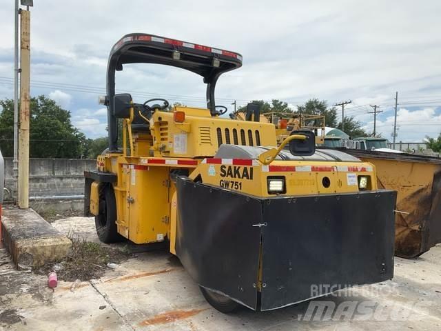 Sakai GW751 Pneumatic tired rollers