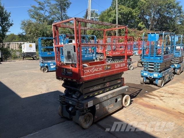 SkyJack 3219 Scissor lifts