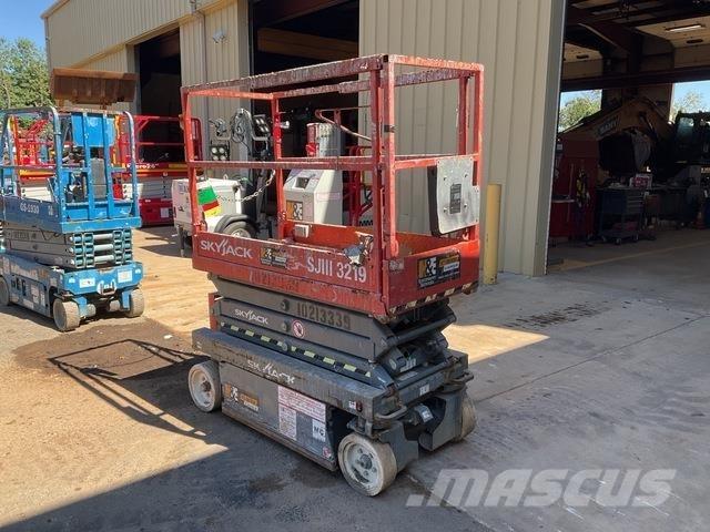 SkyJack 3219 Scissor lifts