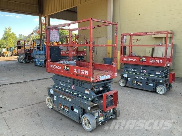SkyJack 3219 Scissor lifts