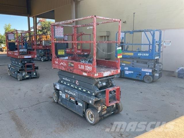 SkyJack 3219 Scissor lifts