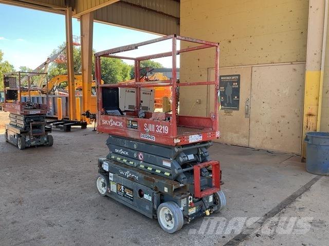 SkyJack 3219 Scissor lifts