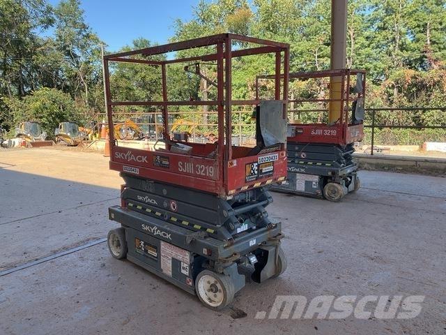 SkyJack 3219 Scissor lifts