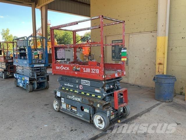 SkyJack 3219 Scissor lifts
