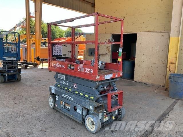 SkyJack 3219 Scissor lifts