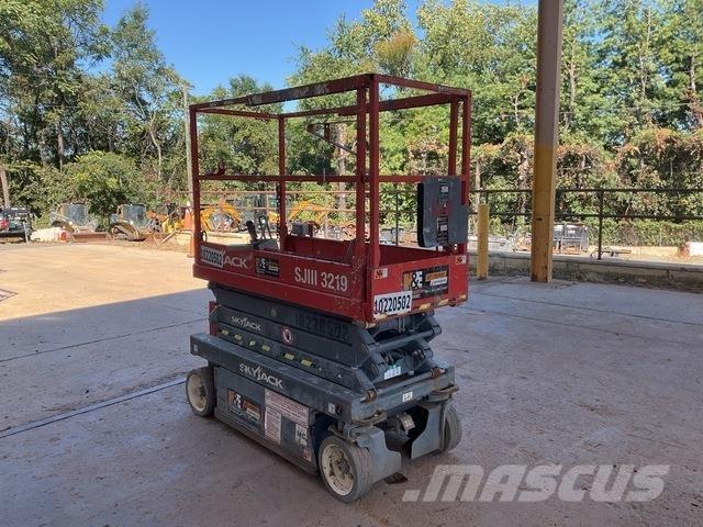 SkyJack 3219 Scissor lifts