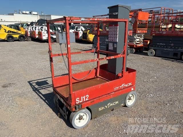 SkyJack SJ12 Vertical mast lifts