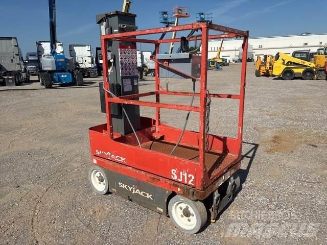 SkyJack SJ12 Vertical mast lifts