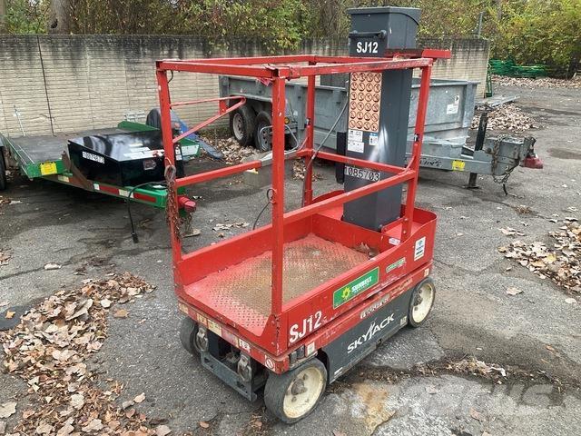 SkyJack SJ12 Vertical mast lifts