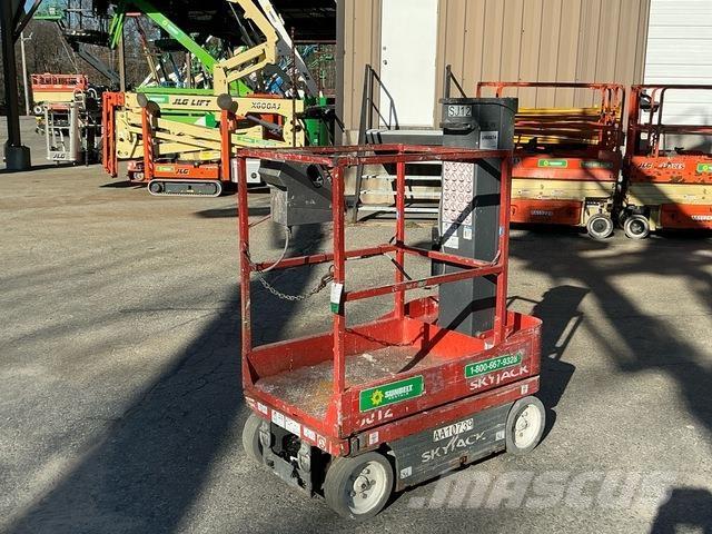 SkyJack SJ12 Vertical mast lifts