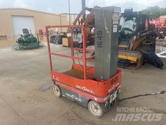 SkyJack SJ16 Vertical mast lifts