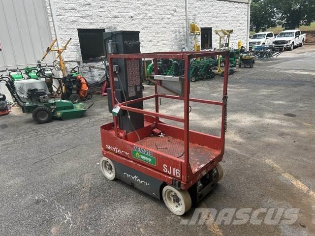 SkyJack SJ16 Vertical mast lifts