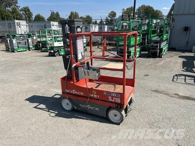 SkyJack SJ16 Vertical mast lifts