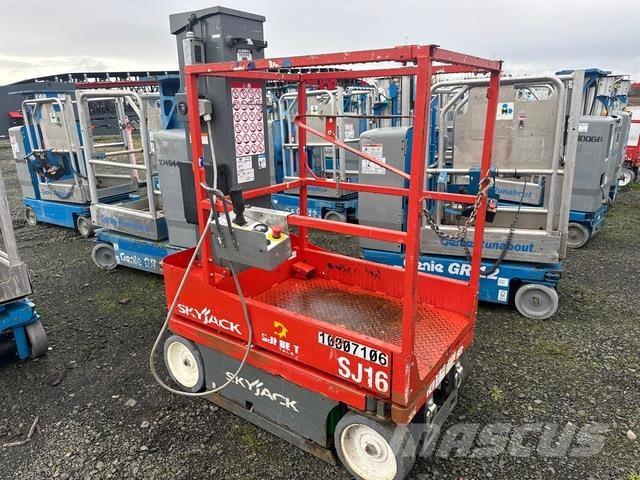 SkyJack SJ16 Vertical mast lifts