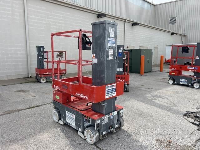 SkyJack SJ20E Vertical mast lifts
