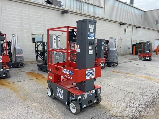SkyJack SJ20E Vertical mast lifts