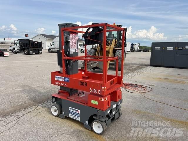 SkyJack SJ20E Vertical mast lifts