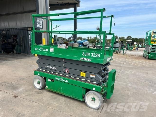 SkyJack SJ3226 Scissor lifts