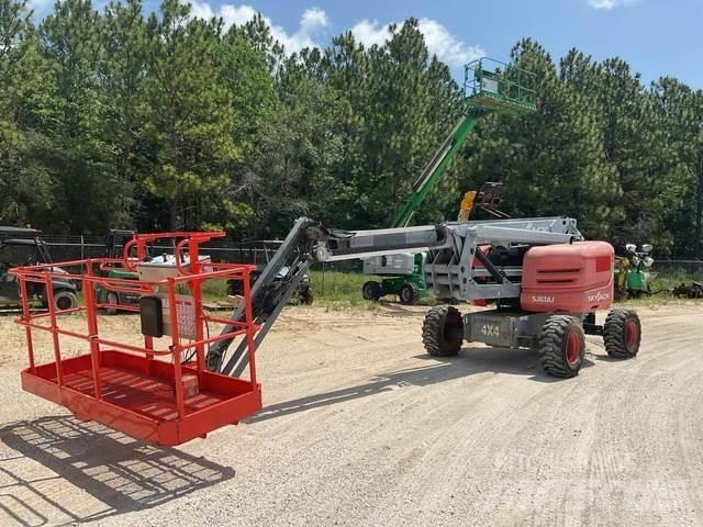 SkyJack SJ63AJ Articulated boom lifts