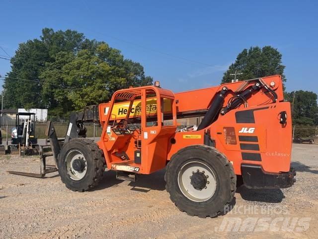 SkyTrak 10054 Telescopic handlers