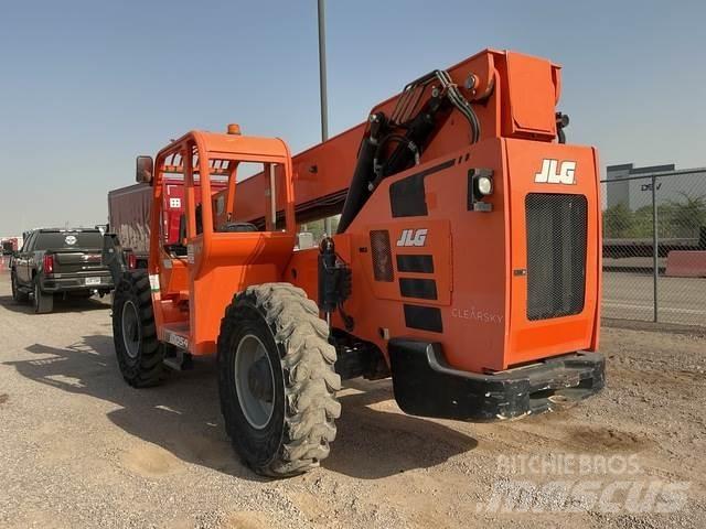 SkyTrak 10054 Telescopic handlers