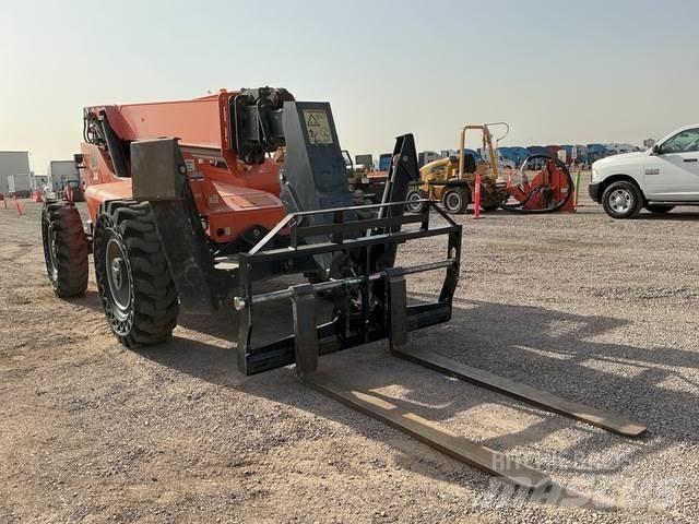 SkyTrak 10054 Telescopic handlers