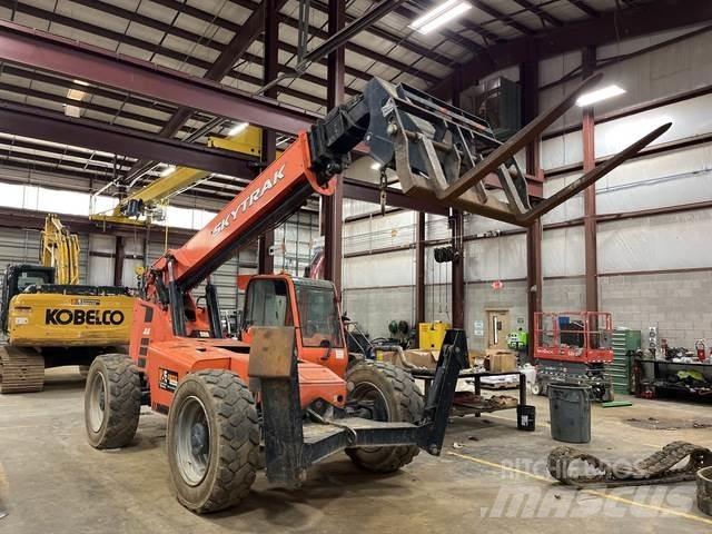 SkyTrak 10054 Telescopic handlers