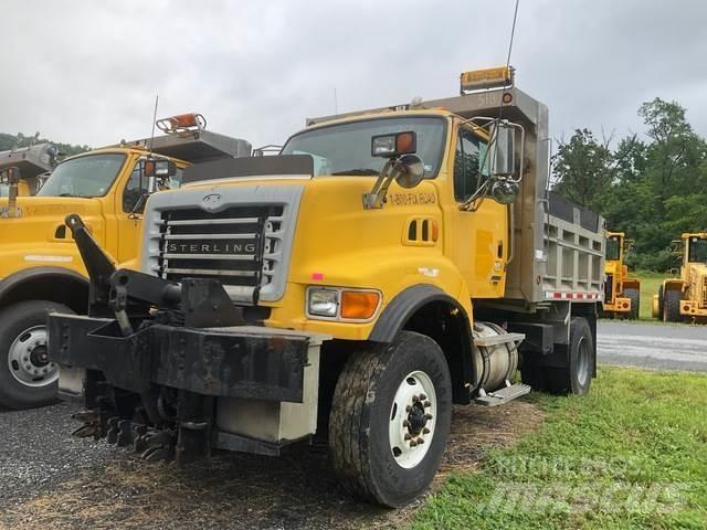 Sterling L8500 Snow blades and plows