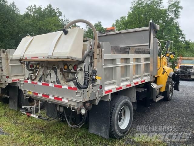 Sterling L8500 Snow blades and plows