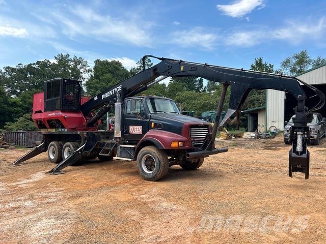 Sterling L8513 Timber trucks