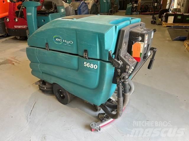 Tennant 5680 Scrubber dryers