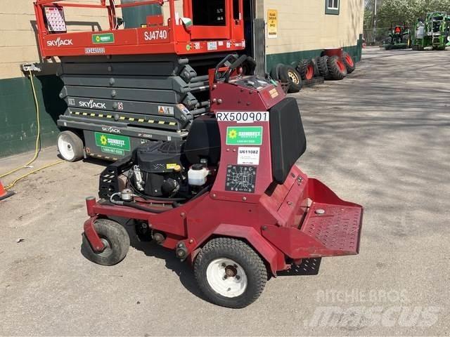 Toro 23518 Aerators and dethatchers