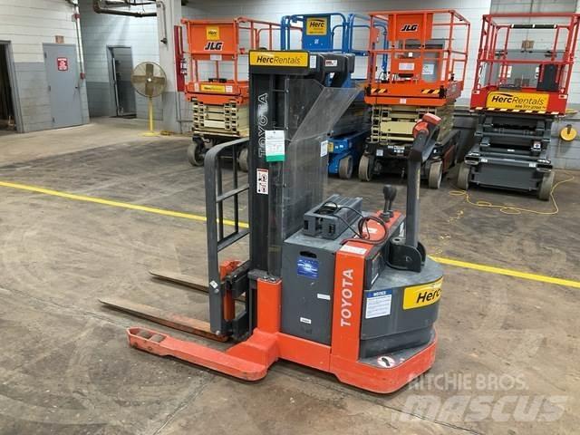Toyota 6BWS20 Self propelled stackers