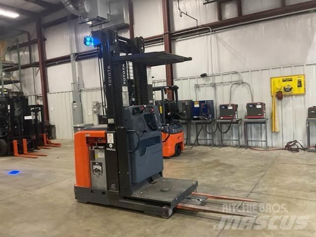 Toyota 8BPUE15 Medium lift order picker