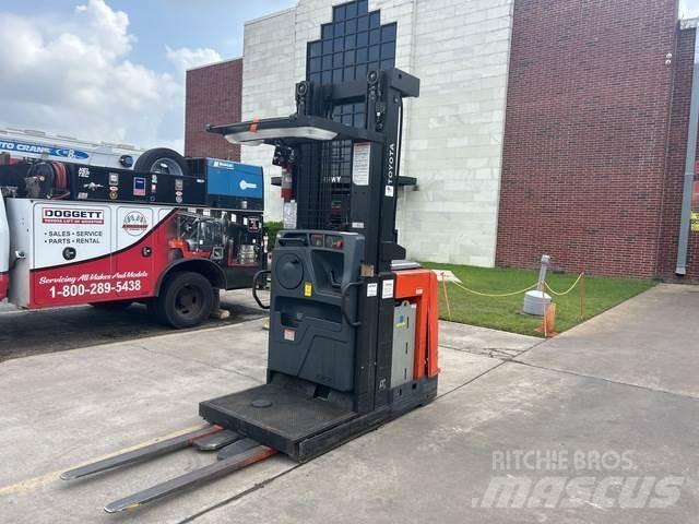 Toyota 8BPUE15 Medium lift order picker