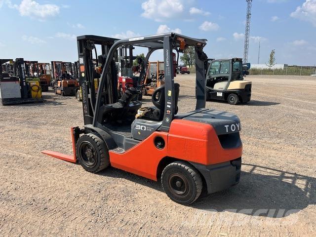 Toyota 8DFU30 Construction - Others